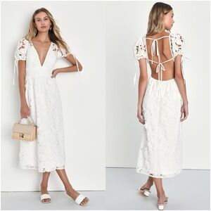 LULU'S Flourishing Blossoms White
3D Floral Backless Midi Dress